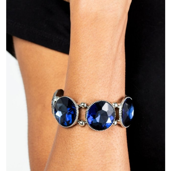 Paparazzi necklaces and earrings - Picture 7 of 8